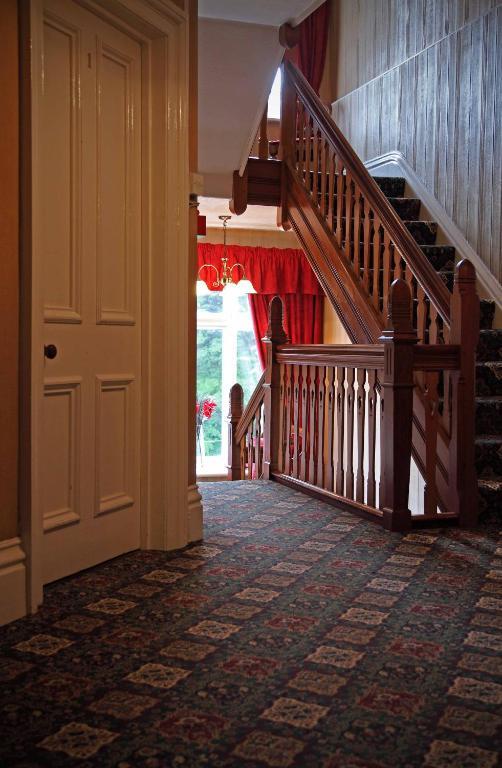 Bed and Breakfast The Grove Уитби Экстерьер фото