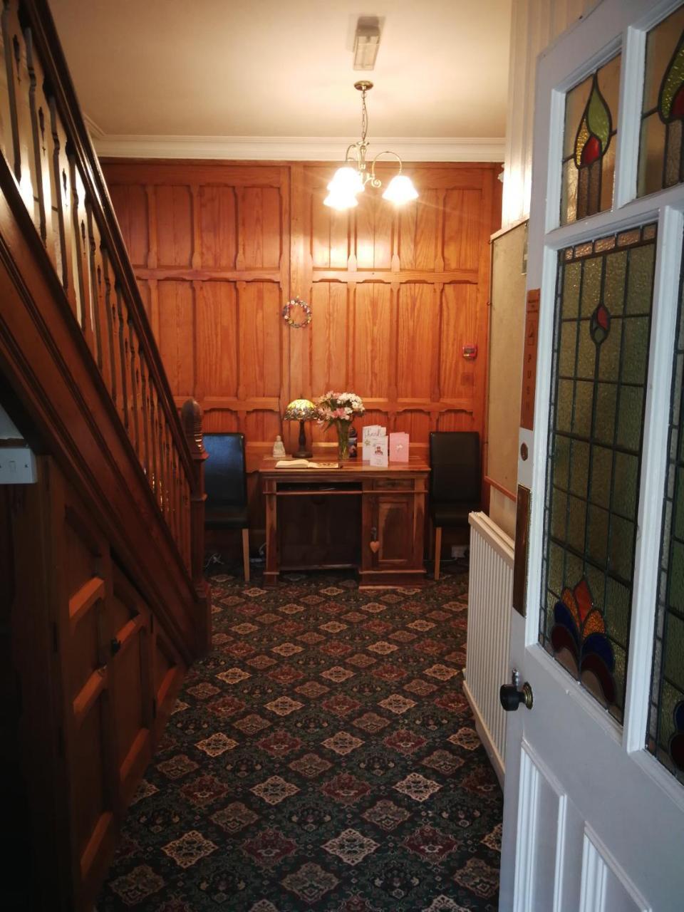 Bed and Breakfast The Grove Уитби Экстерьер фото