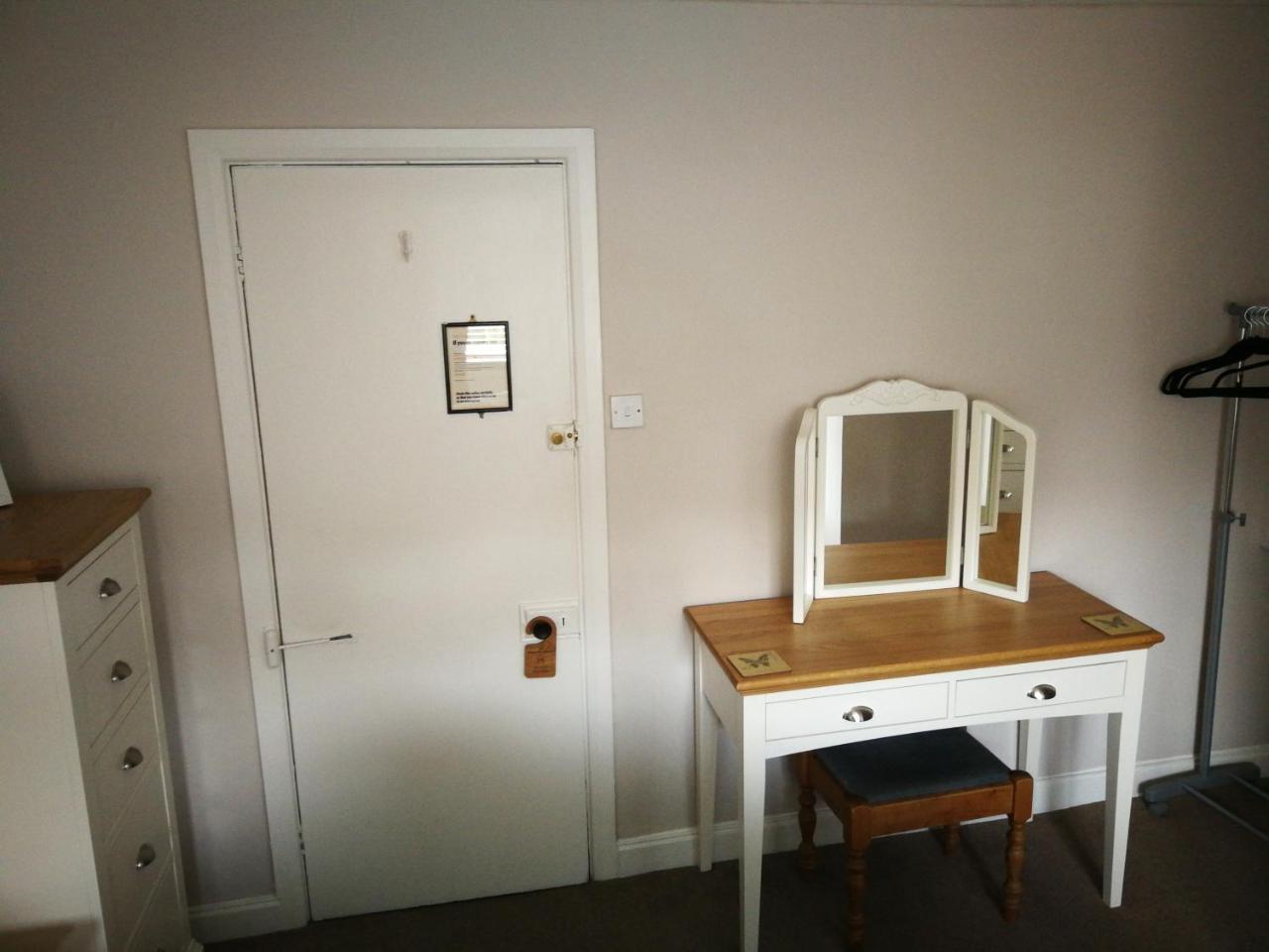 Bed and Breakfast The Grove Уитби Экстерьер фото